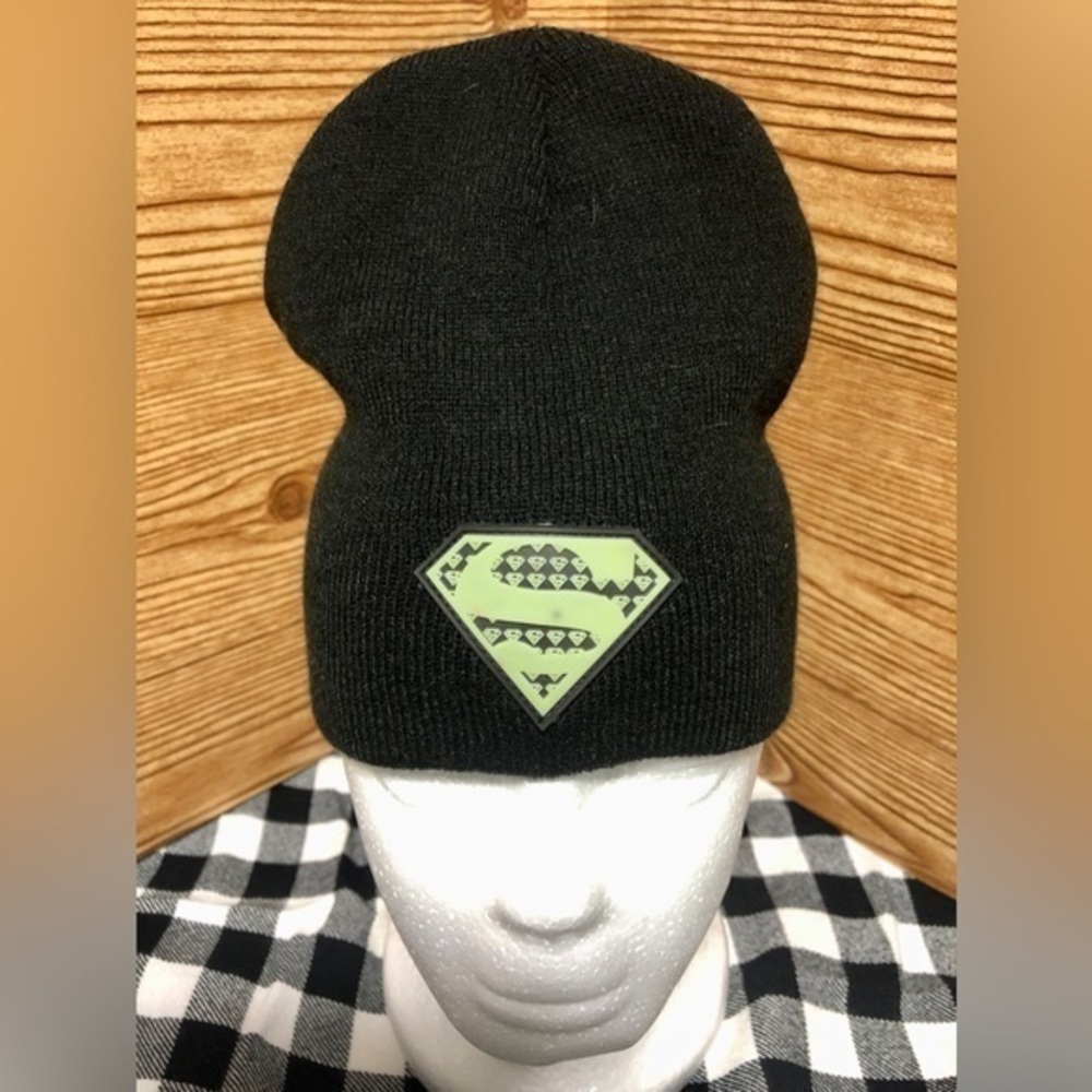 🌚DC Comics Black Beanie with Green Glowing Superman Symbol